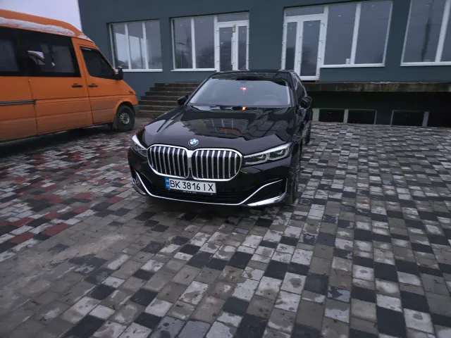 BMW 7 серії - фото 3