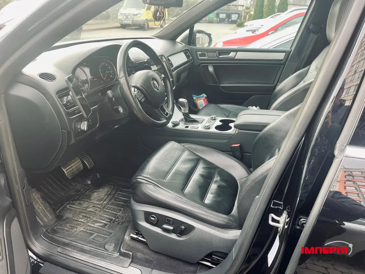 Volkswagen Touareg - фото 12