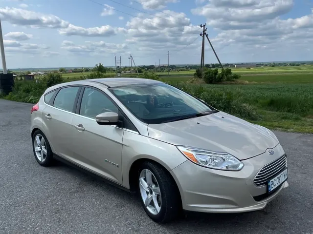 Ford Focus - фото 5