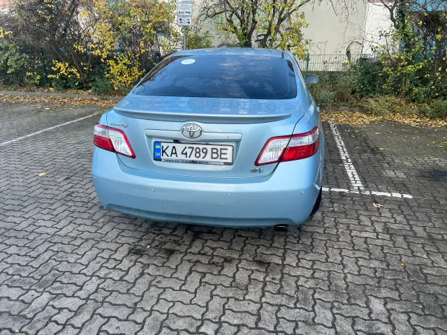 Toyota Camry - фото 2