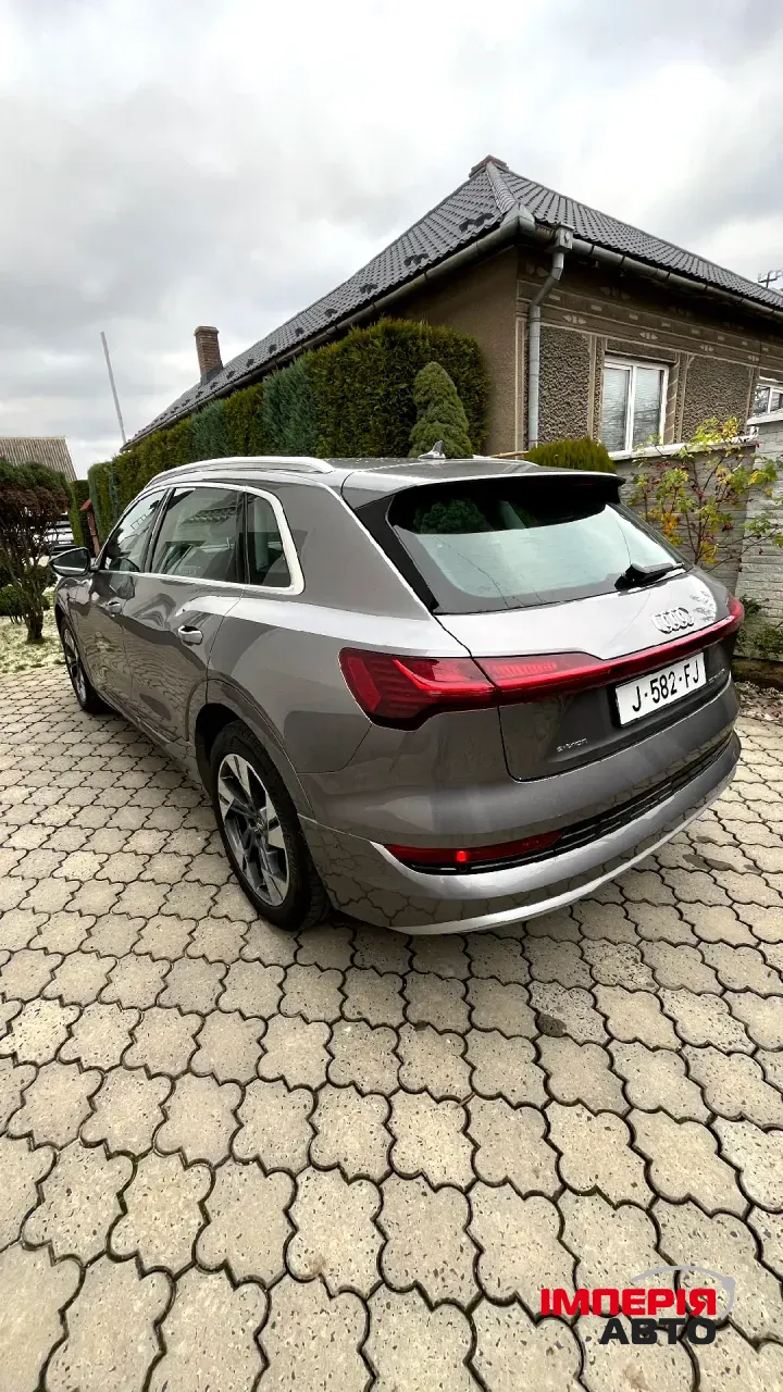 Audi e-tron - фото 2