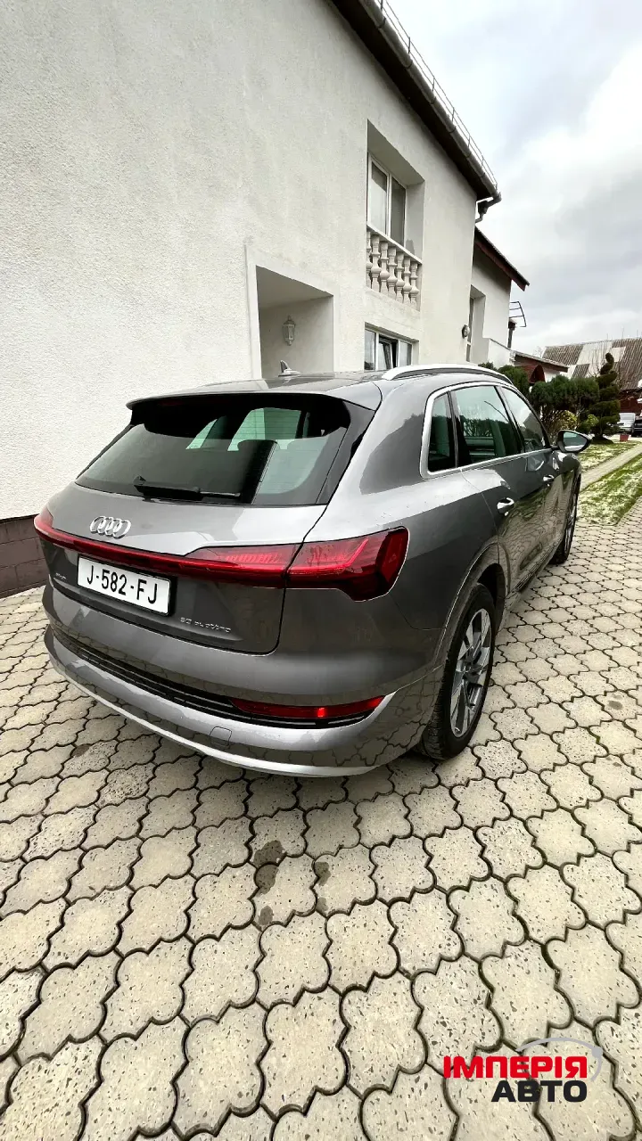 Audi e-tron - фото 4