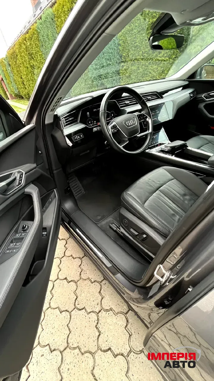 Audi e-tron - фото 7