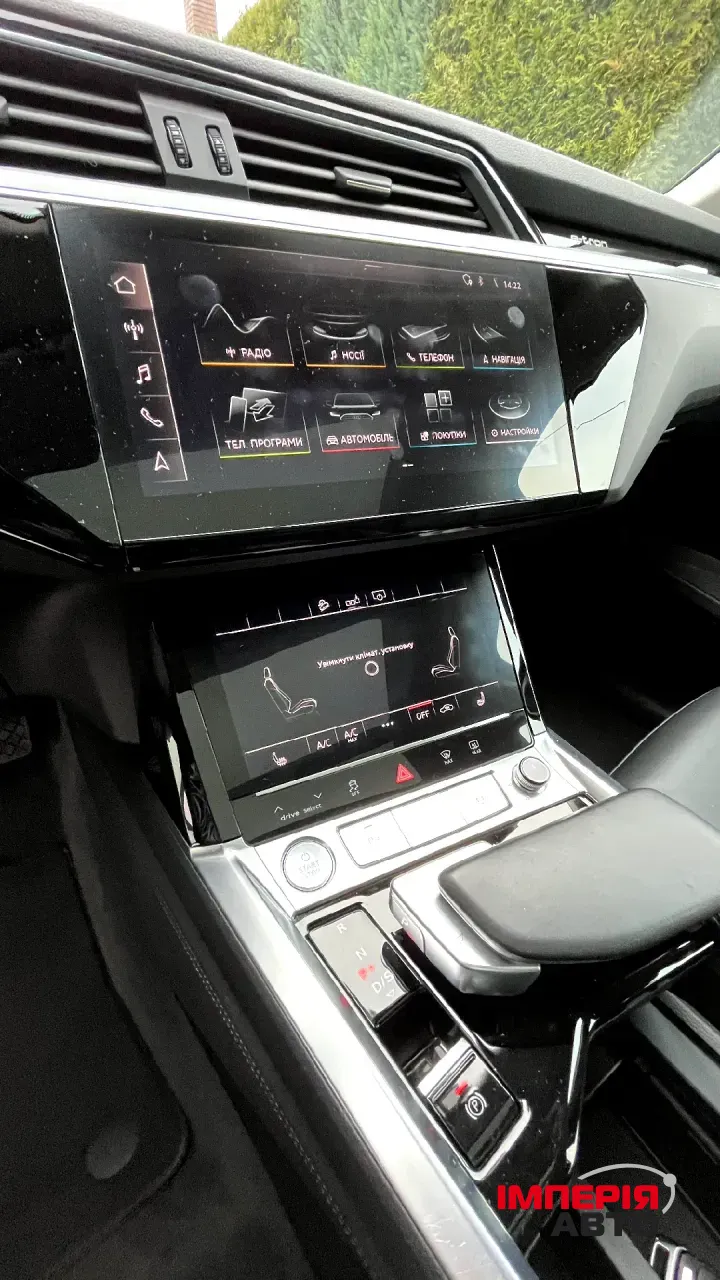 Audi e-tron - фото 11