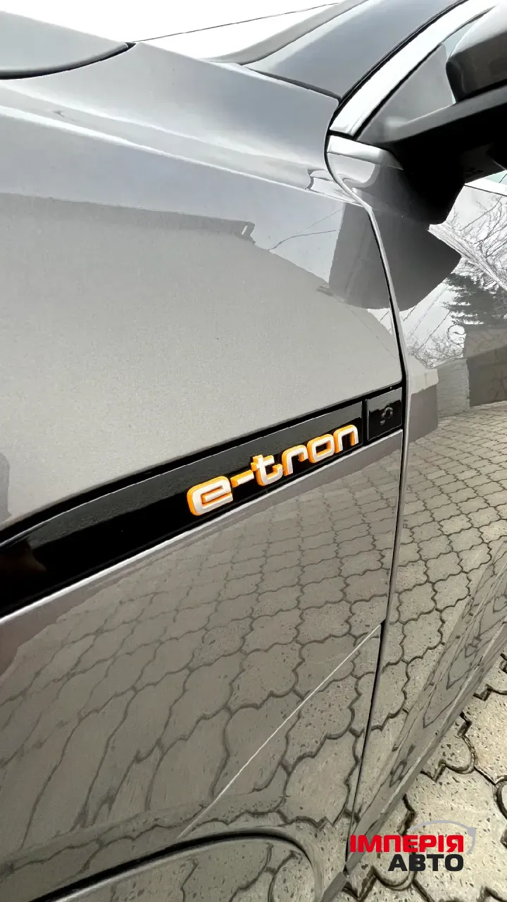 Audi e-tron - фото 24