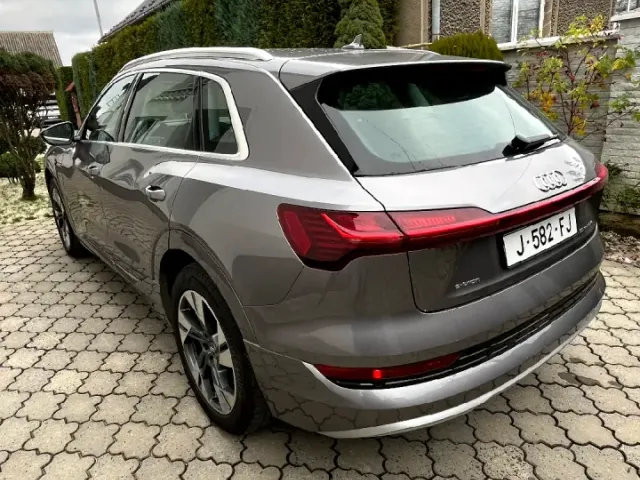 Audi e-tron - фото 2