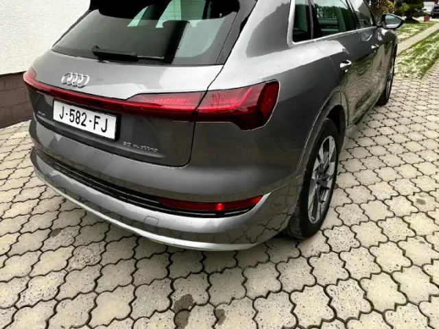 Audi e-tron - фото 4