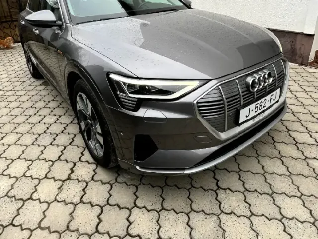 Audi e-tron - фото 5