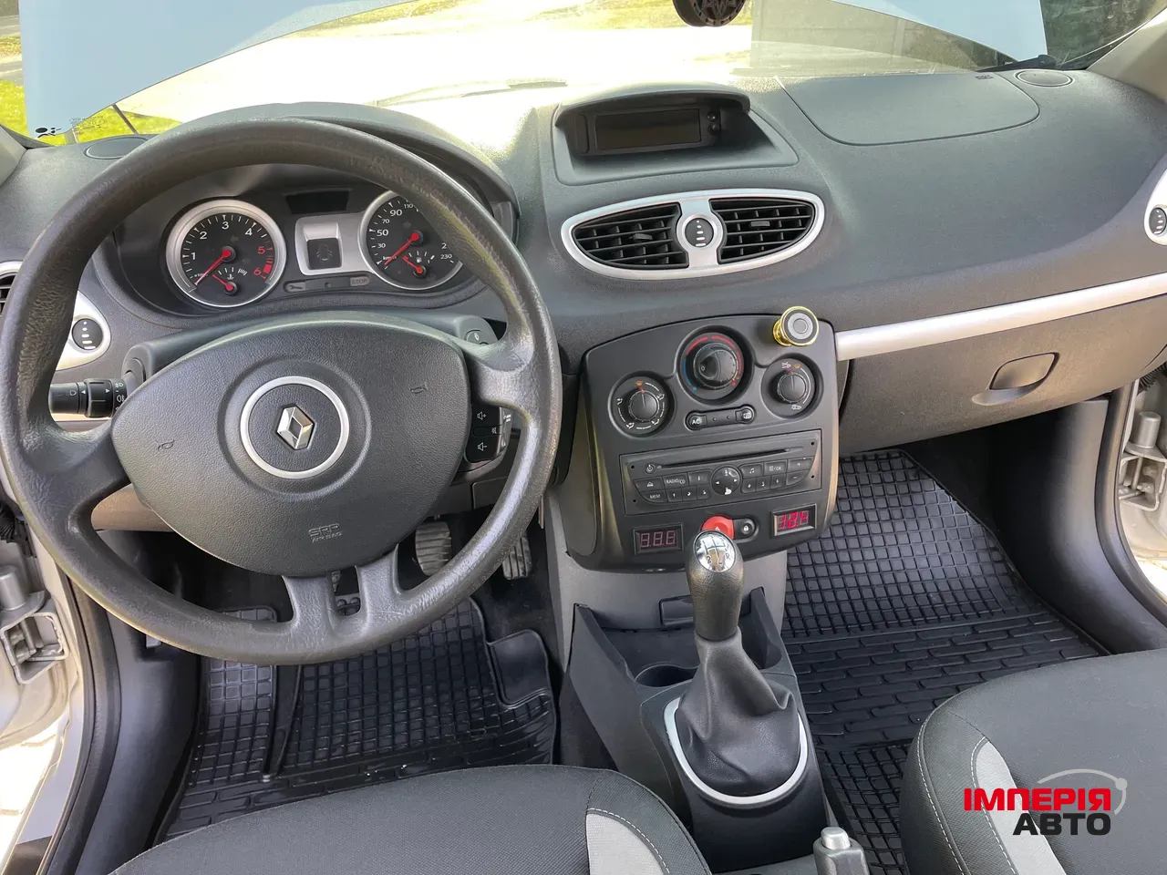 Renault Clio - фото 13