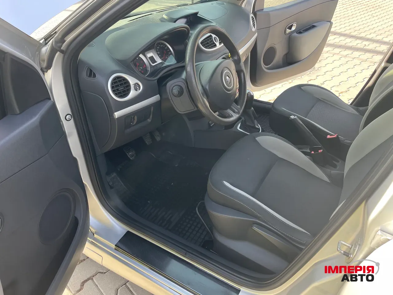 Renault Clio - фото 11