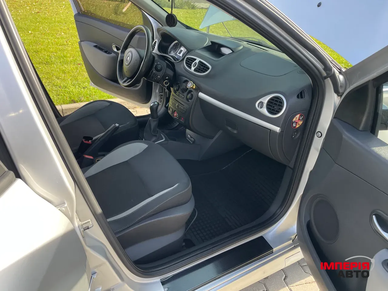 Renault Clio - фото 9