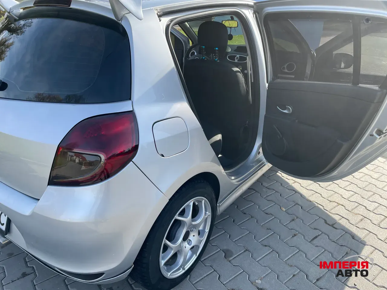 Renault Clio - фото 10