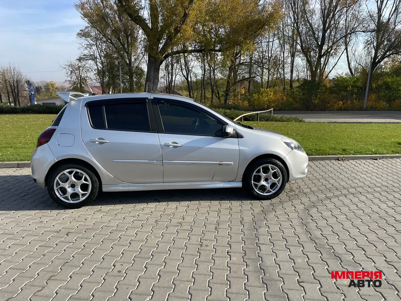 Renault Clio - фото 4