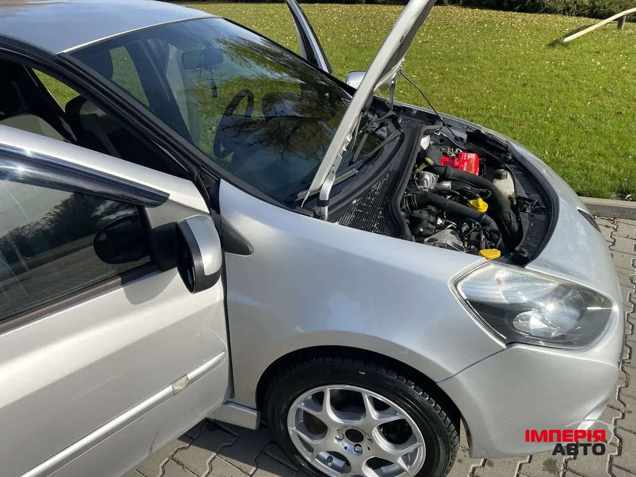 Renault Clio - фото 8