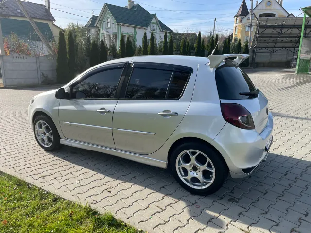 Renault Clio - фото 1