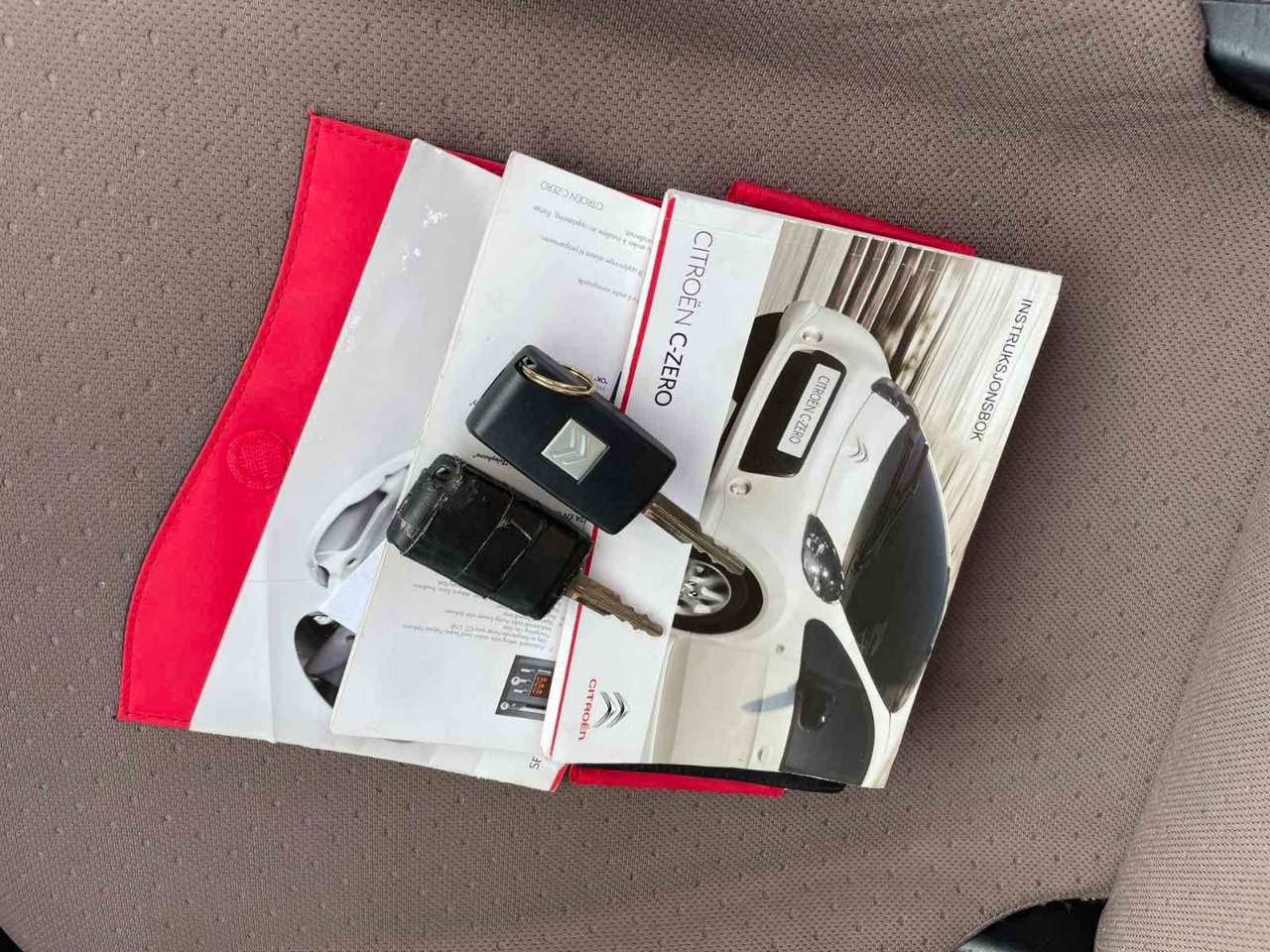 Citroen C-ZERO - фото 11