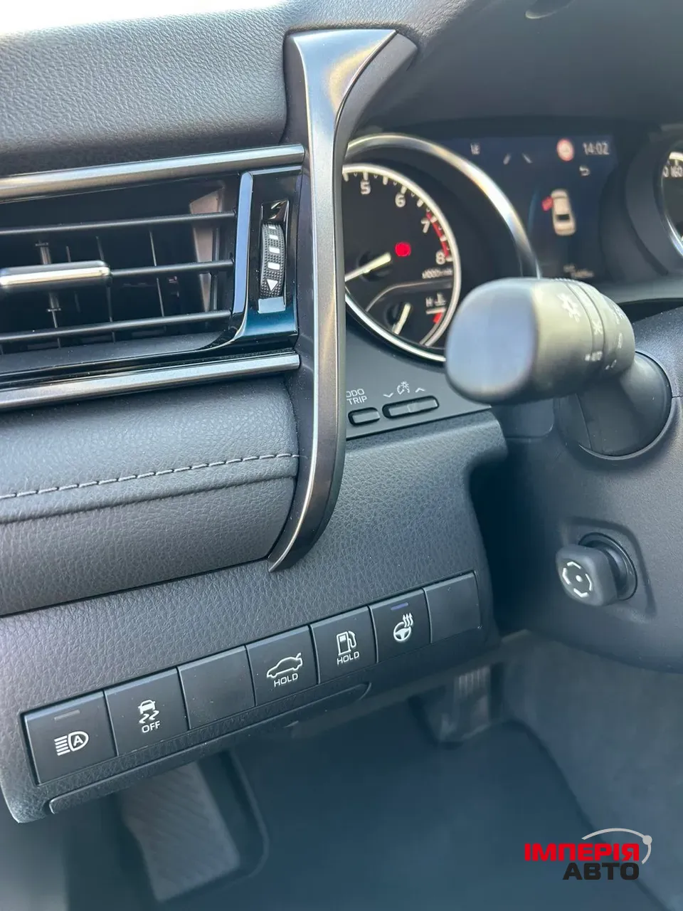 Toyota Camry - фото 3