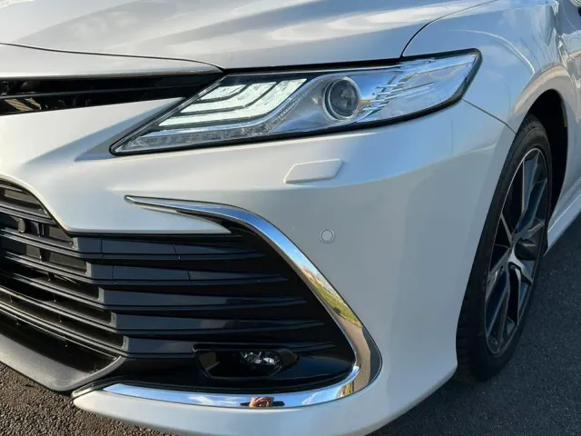 Toyota Camry - фото 1