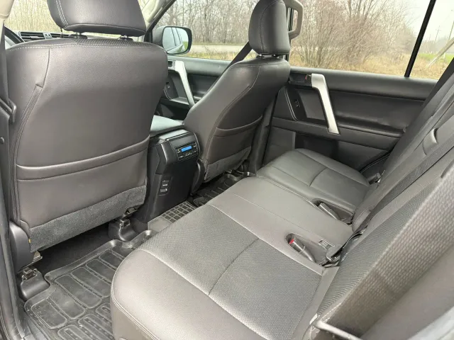 Toyota Land Cruiser Prado - фото 2
