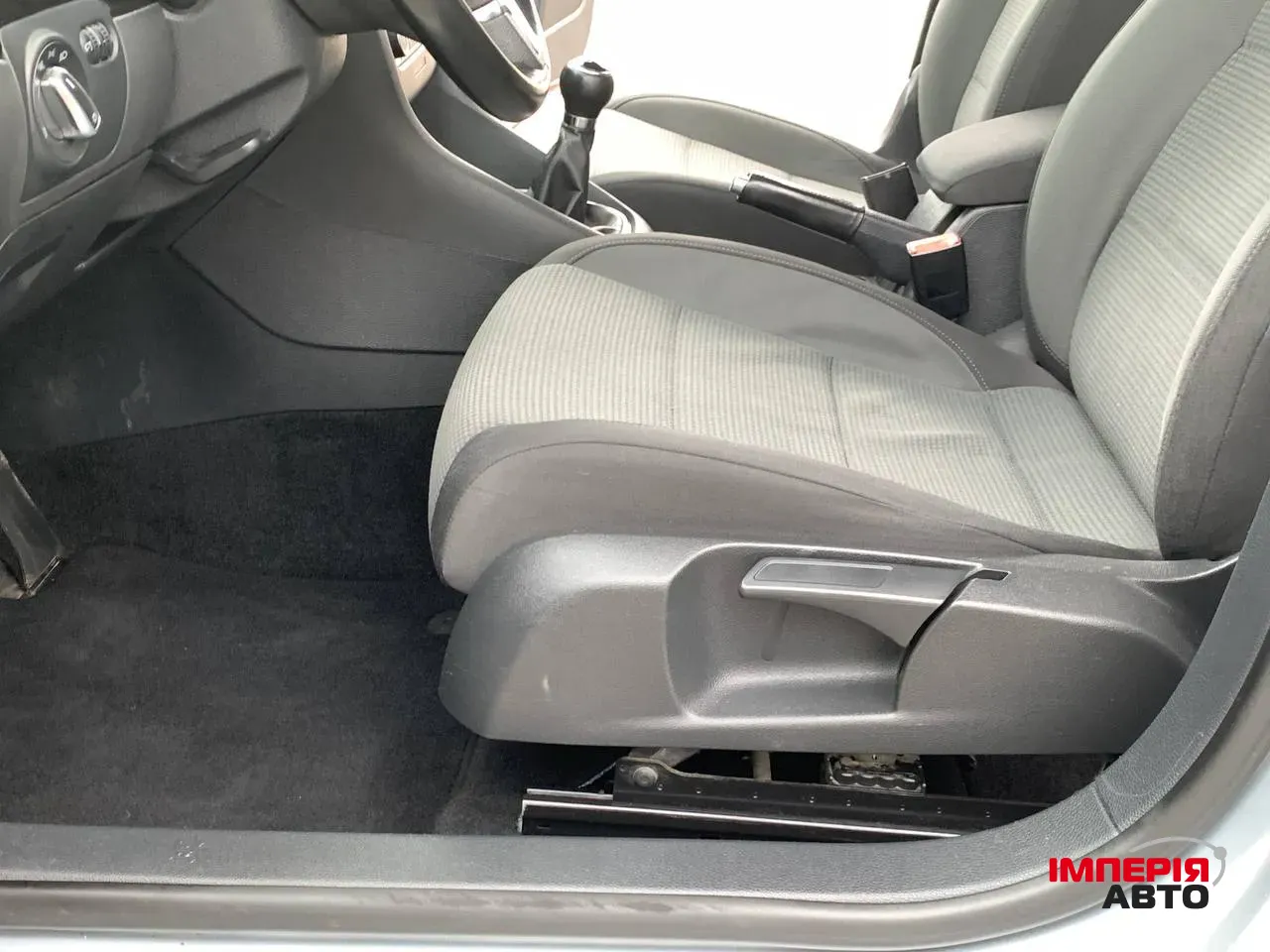 Volkswagen Golf - фото 18