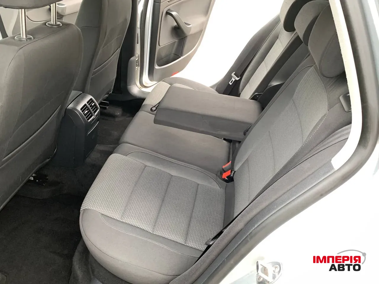 Volkswagen Golf - фото 19