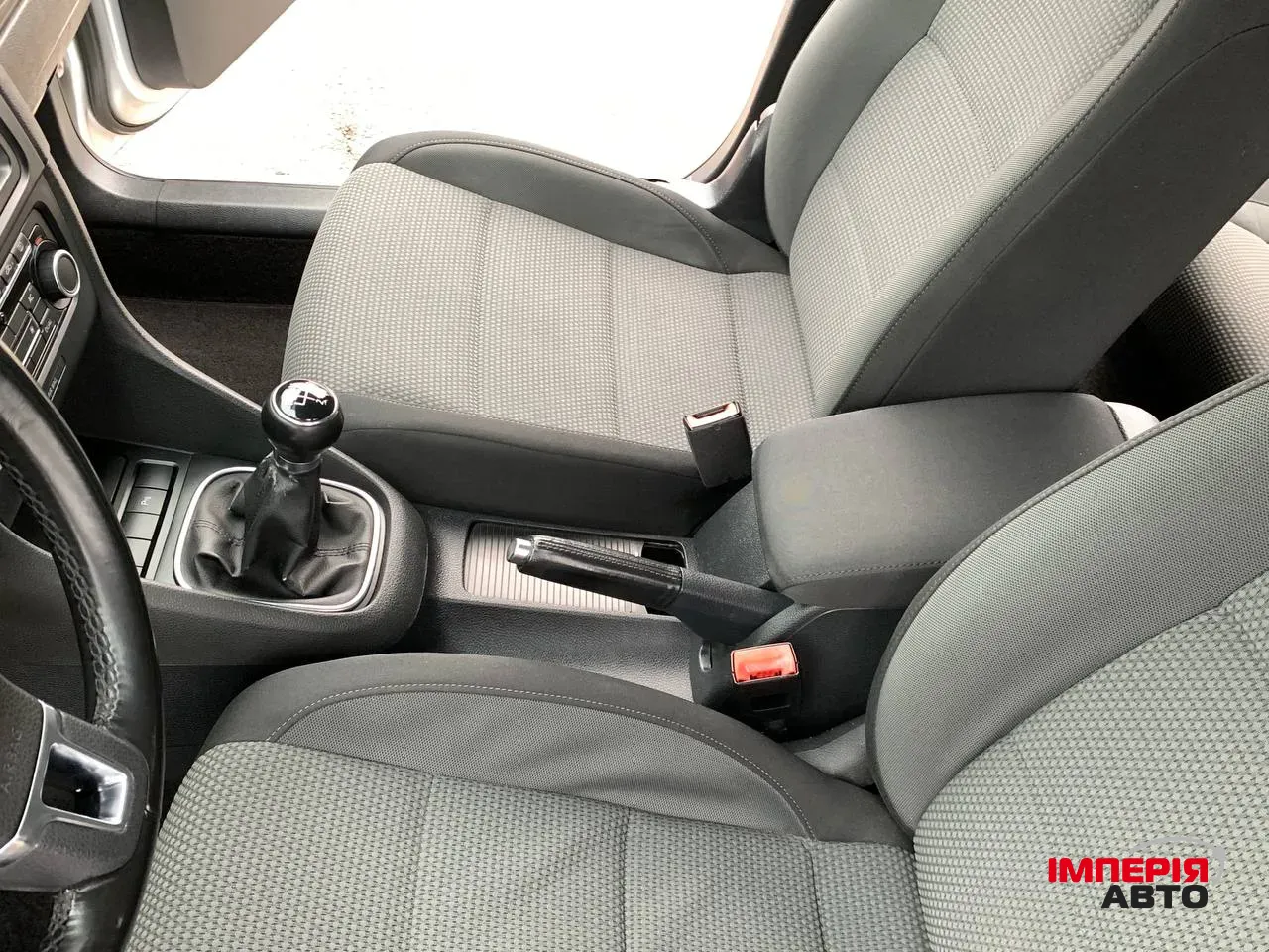 Volkswagen Golf - фото 17