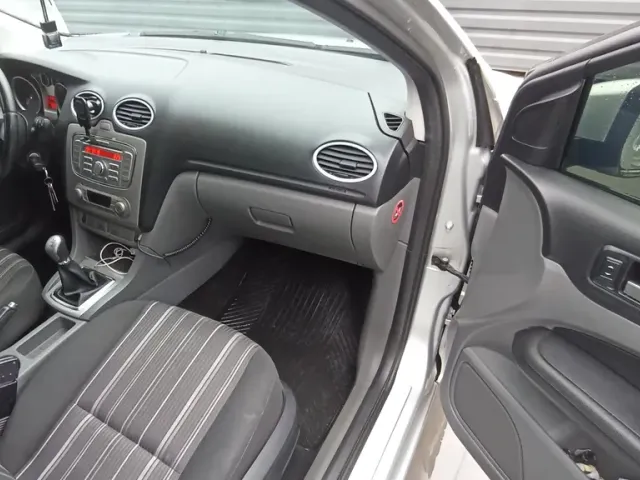 Ford Focus - фото 4