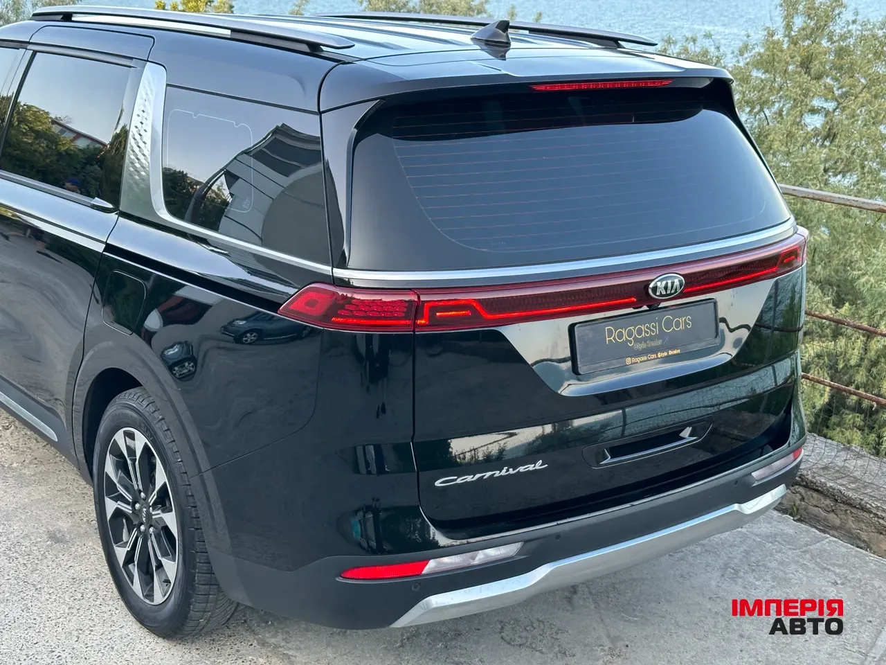 Kia Carnival - фото 8