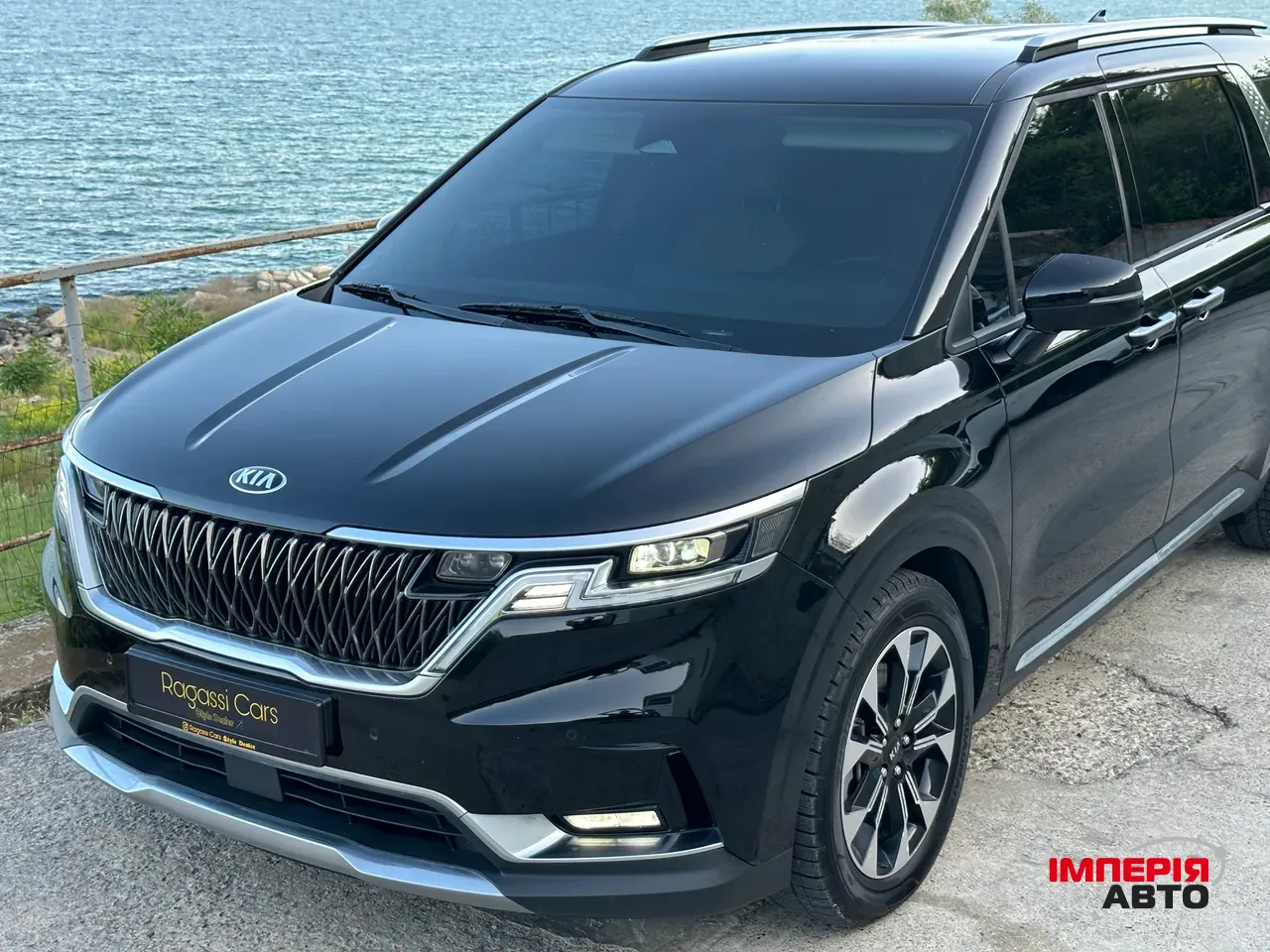 Kia Carnival - фото 2