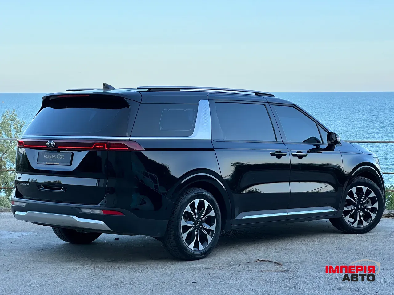 Kia Carnival - фото 4