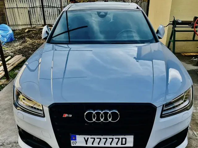 Audi A8 - фото 1