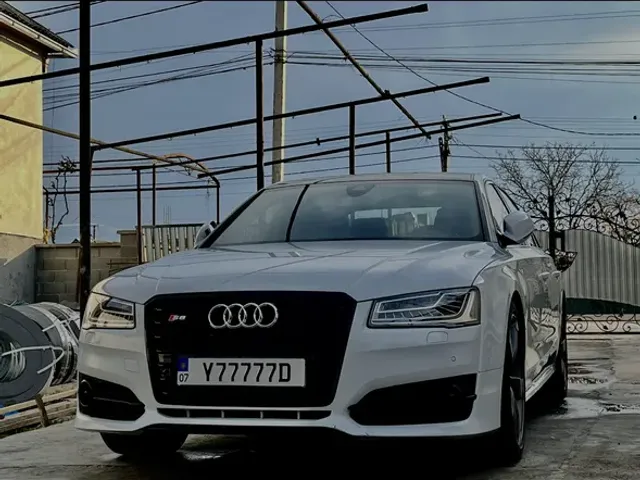 Audi A8 - фото 2