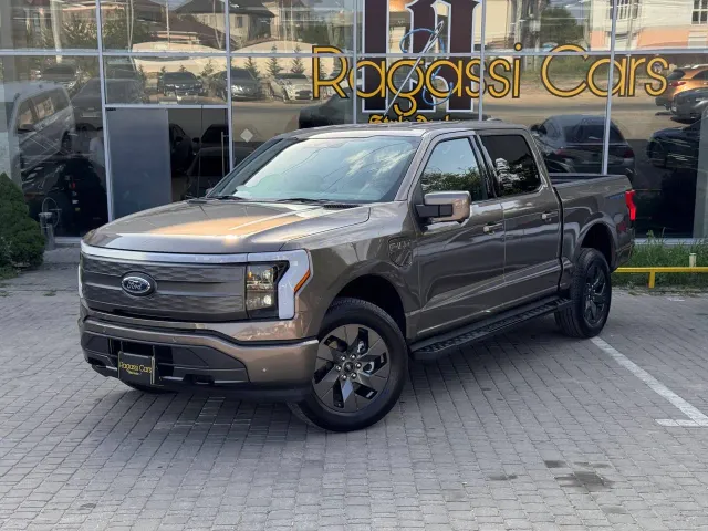 Ford F-150 - фото 1