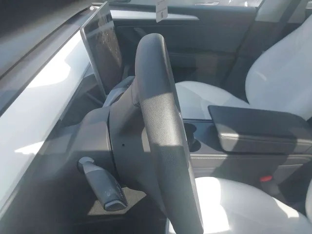Tesla Model Y - фото 4