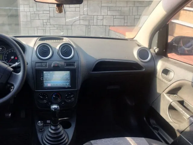 Ford Fiesta - фото 2