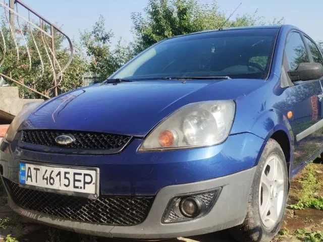 Ford Fiesta - фото 1