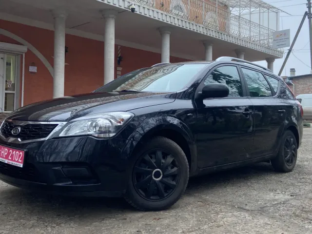 Kia Ceed - фото 1
