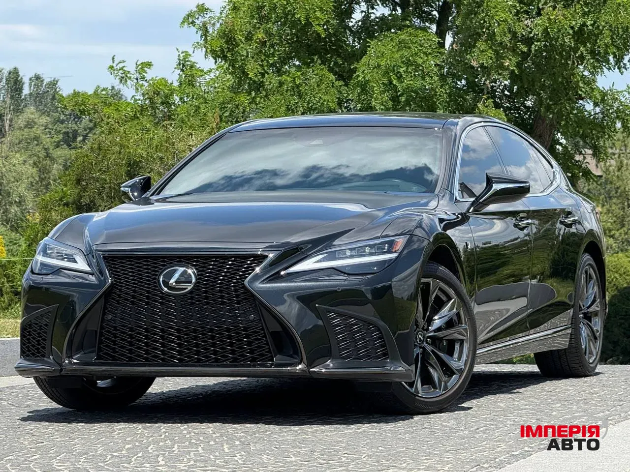 Lexus LS - фото 1