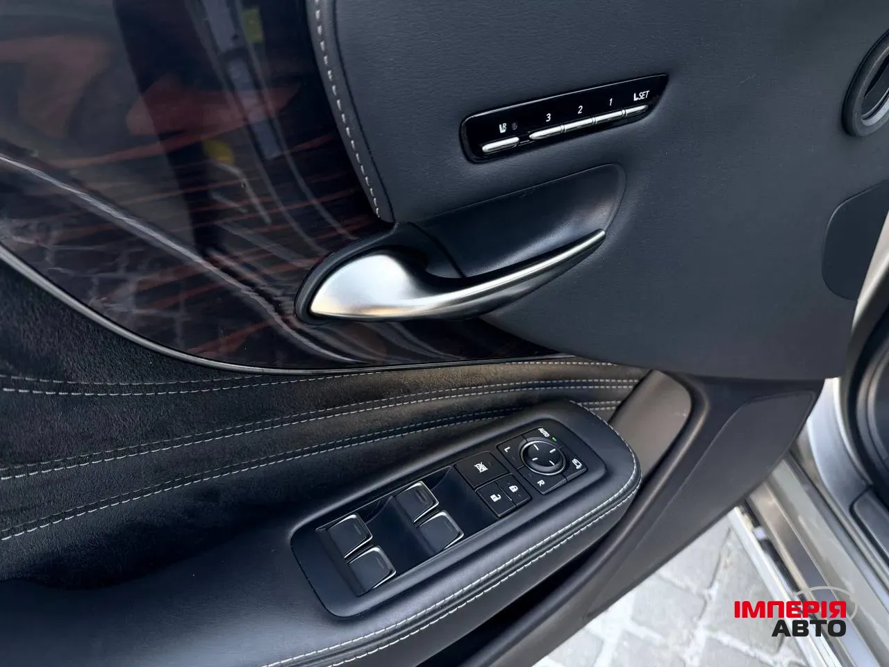 Lexus LS - фото 30