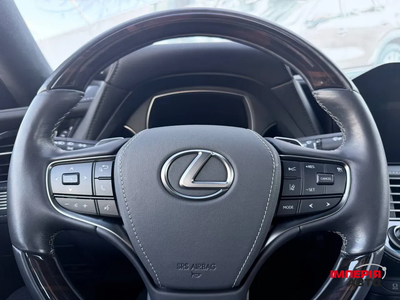 Lexus LS - фото 12