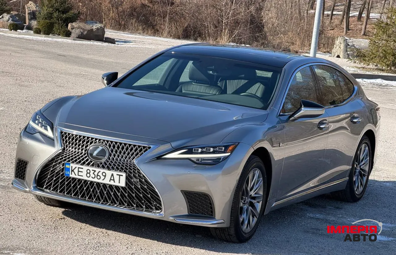 Lexus LS - фото 1