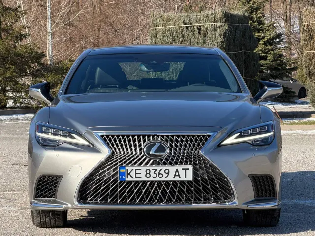 Lexus LS - фото 2