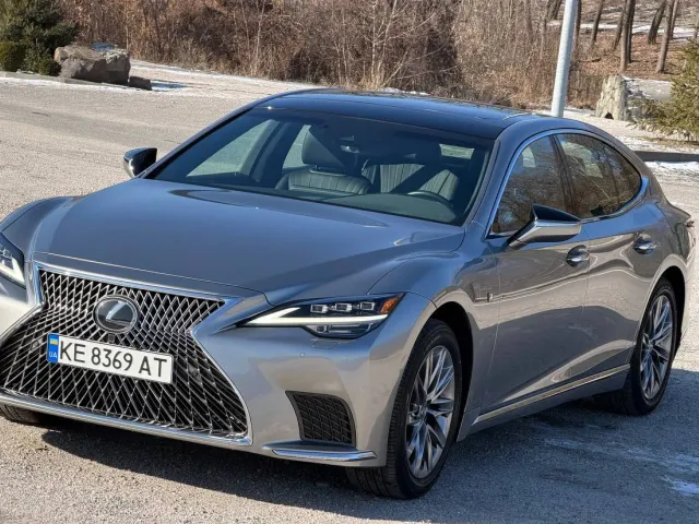 Lexus LS - фото 1