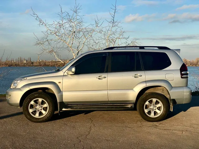 Toyota Land Cruiser Prado - фото 3