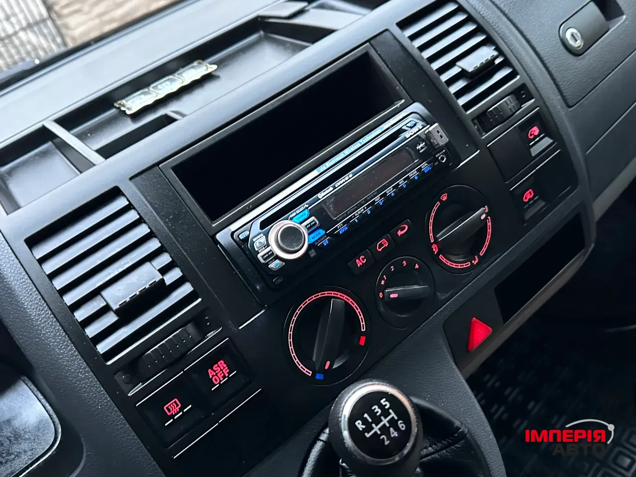 Volkswagen Transporter - фото 8