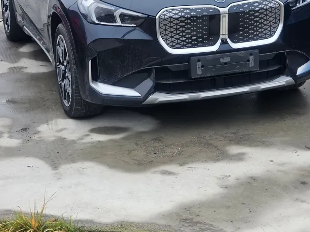 BMW iX1 - фото 1