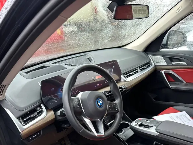 BMW iX1 - фото 3