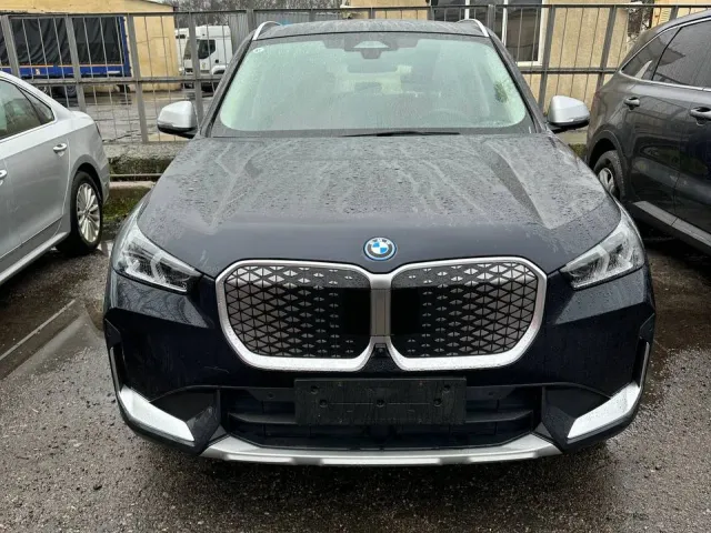 BMW iX1 - фото 2