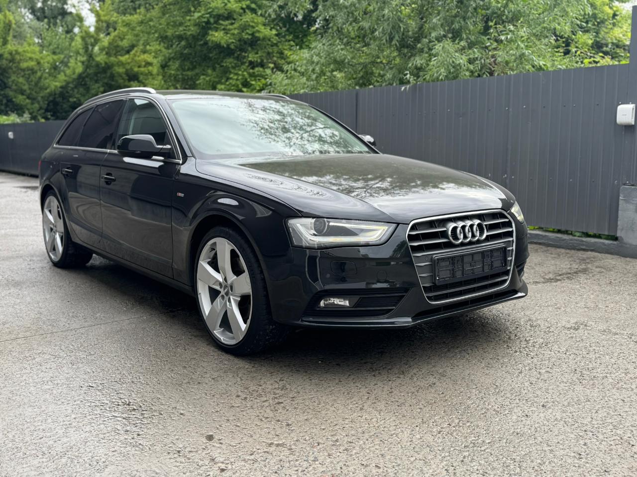 Audi A4 - фото 2