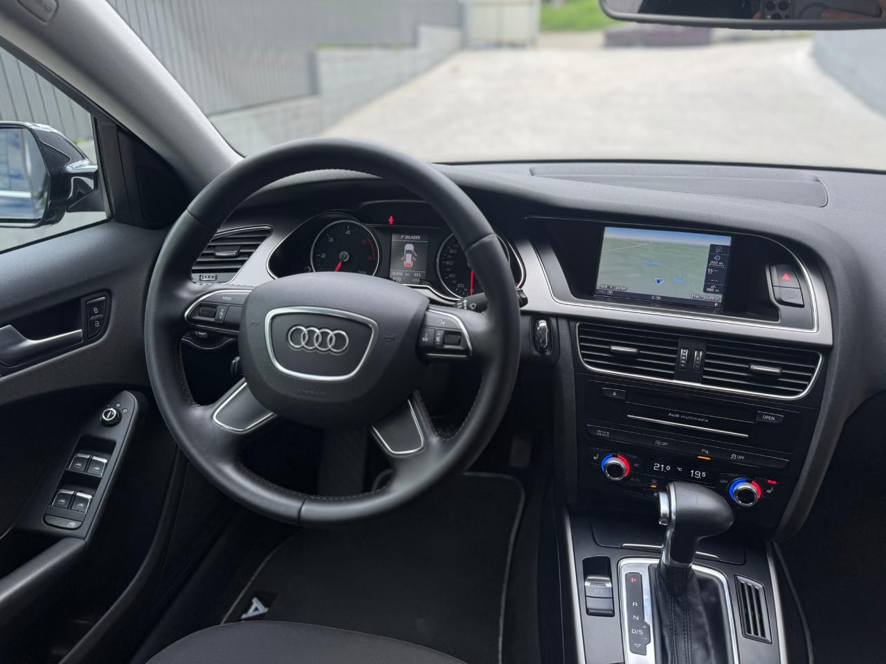 Audi A4 - фото 23